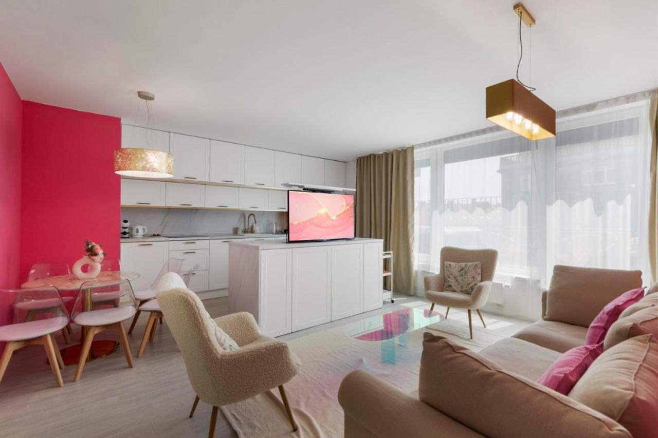 Lam Pink - Jacuzzi - Ac - Ps4 Apartment Bratislava Luaran gambar